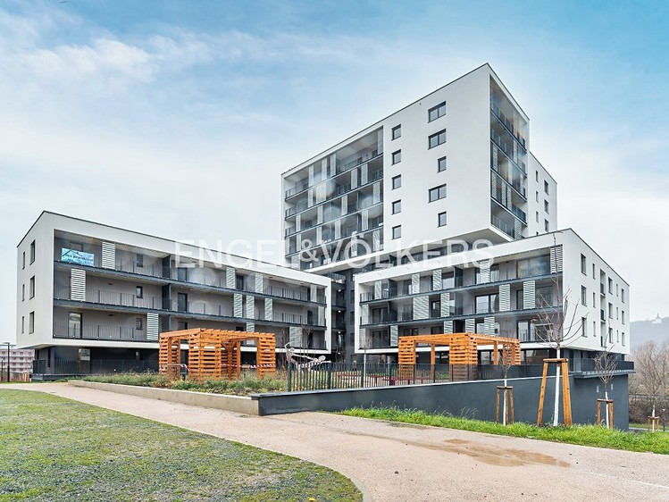 Pronájem garážového stání 16 m² - foto 1