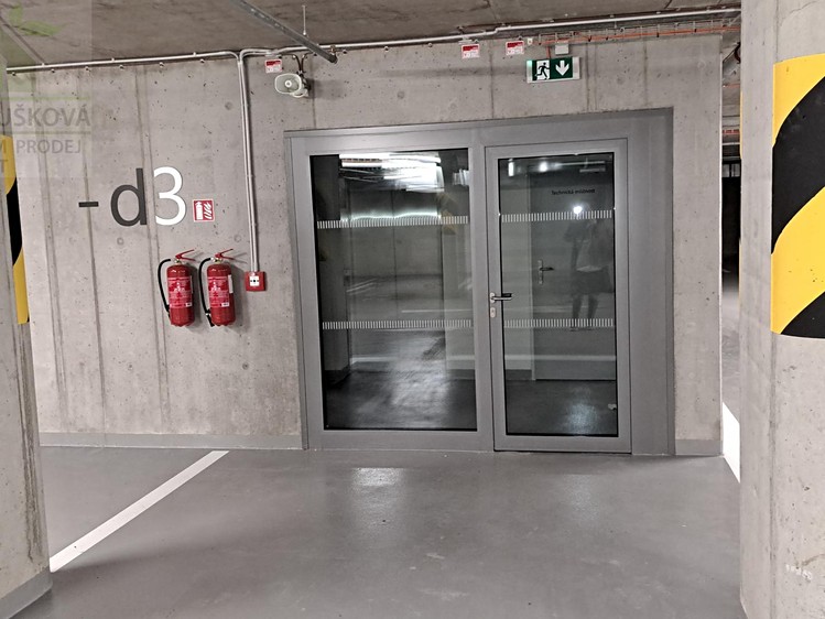 Pronájem garážového stání 12 m² - foto 4