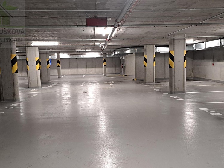 Pronájem garážového stání 12 m² - foto 5