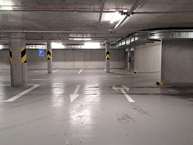 Pronájem garážového stání 12 m² - foto 8