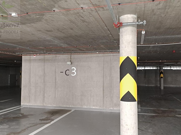 Pronájem garážového stání 12 m² - foto 6