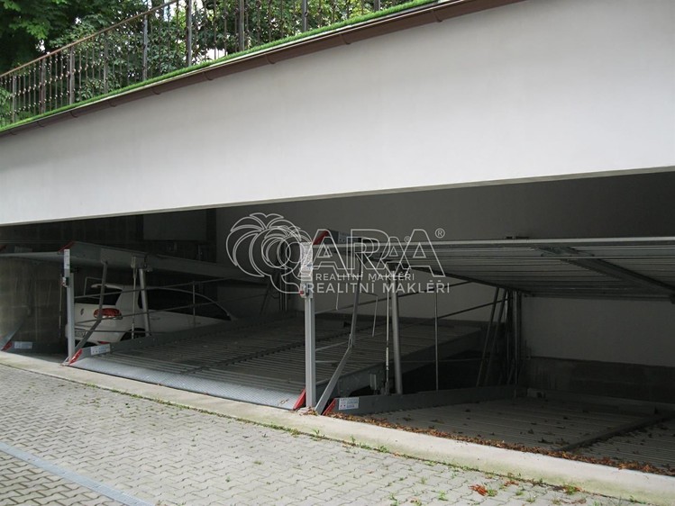 Pronájem garážového stání 15 m² - foto 5