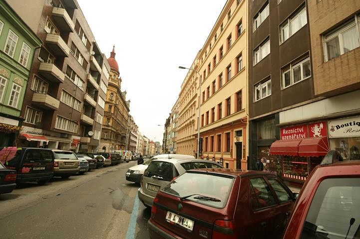 Pronájem garážového stání 15 m² - foto 4