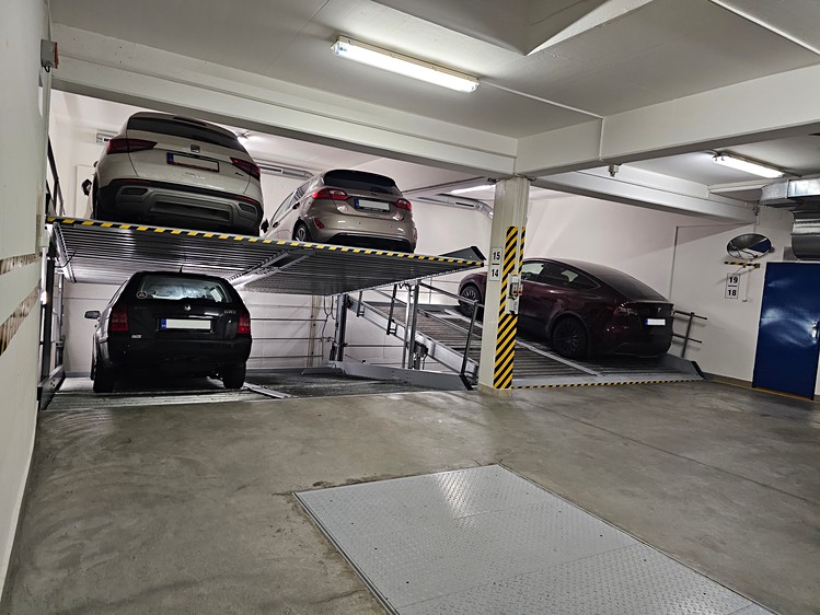 Pronájem garážového stání 15 m² - foto 3