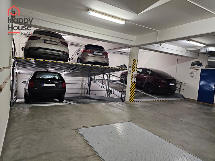 Pronájem garážového stání 10 m² - foto 4