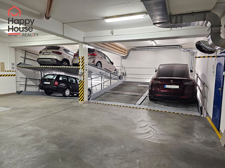 Pronájem garážového stání 10 m² - foto 3