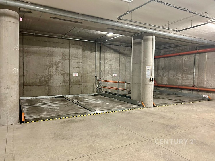 Pronájem garážového stání 14 m² - foto 1