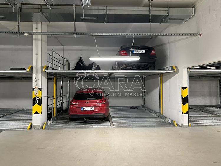 Pronájem garážového stání 12 m² - foto 1