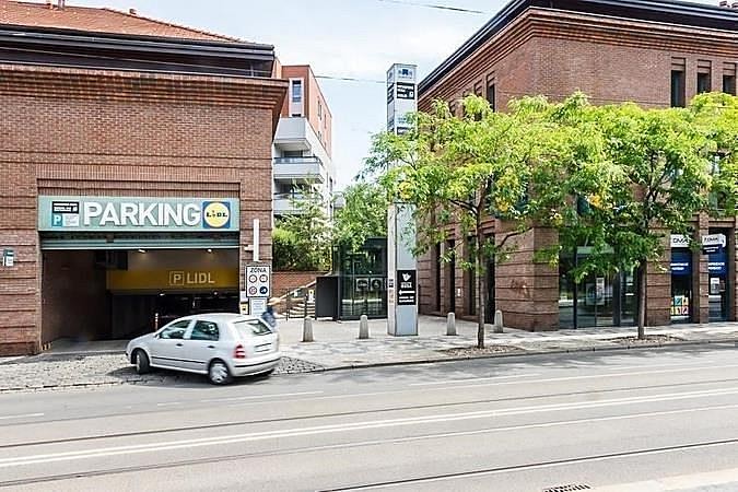 Pronájem garážového stání 15 m² - foto 2