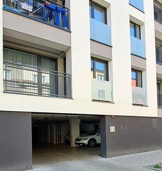 Pronájem garážového stání 15 m² - foto 3