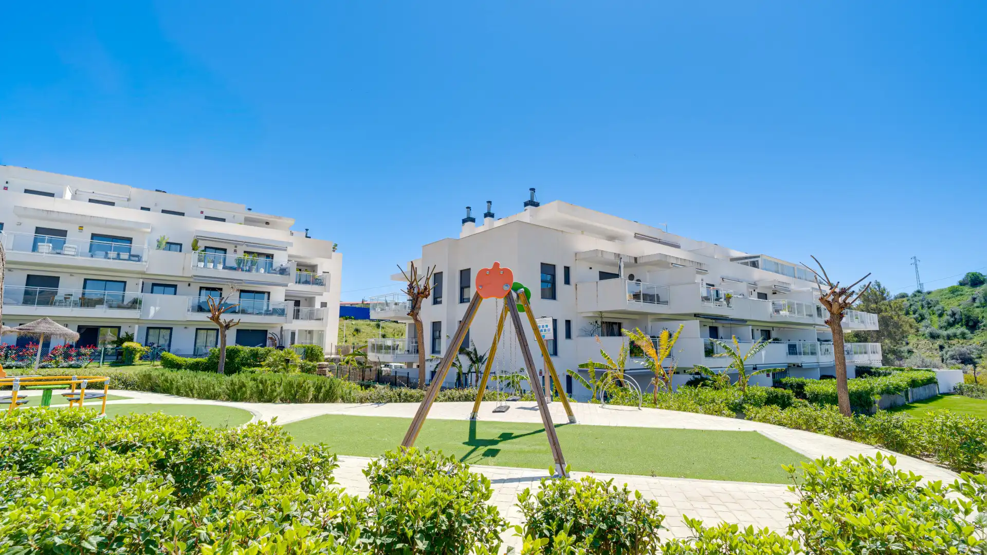 Este luminoso y espacioso apartamento de dos dormitorios en planta baja se encuentra idealmente dentro de la codiciada c - foto 5