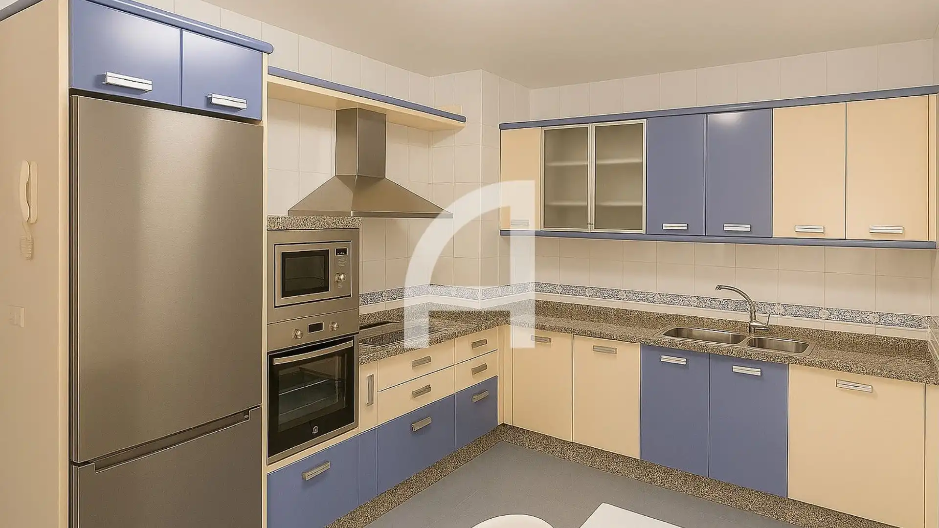 Espectacular ático en venta con terraza de 85m2, que da toda la vuelta a la vivienda. Tiene orientación suroeste con vis - foto 6