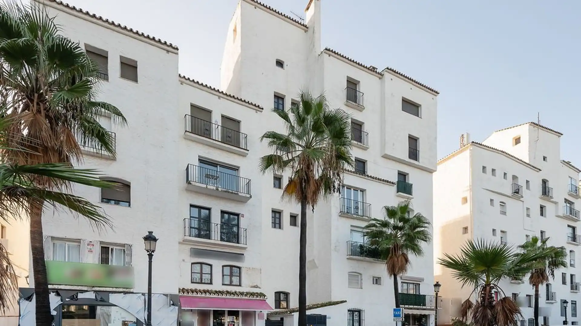 Hábitat Mediterránea le ofrece este amplio piso a la venta, en la localidad costera de Marbella, provincia de Málaga, en - foto 2