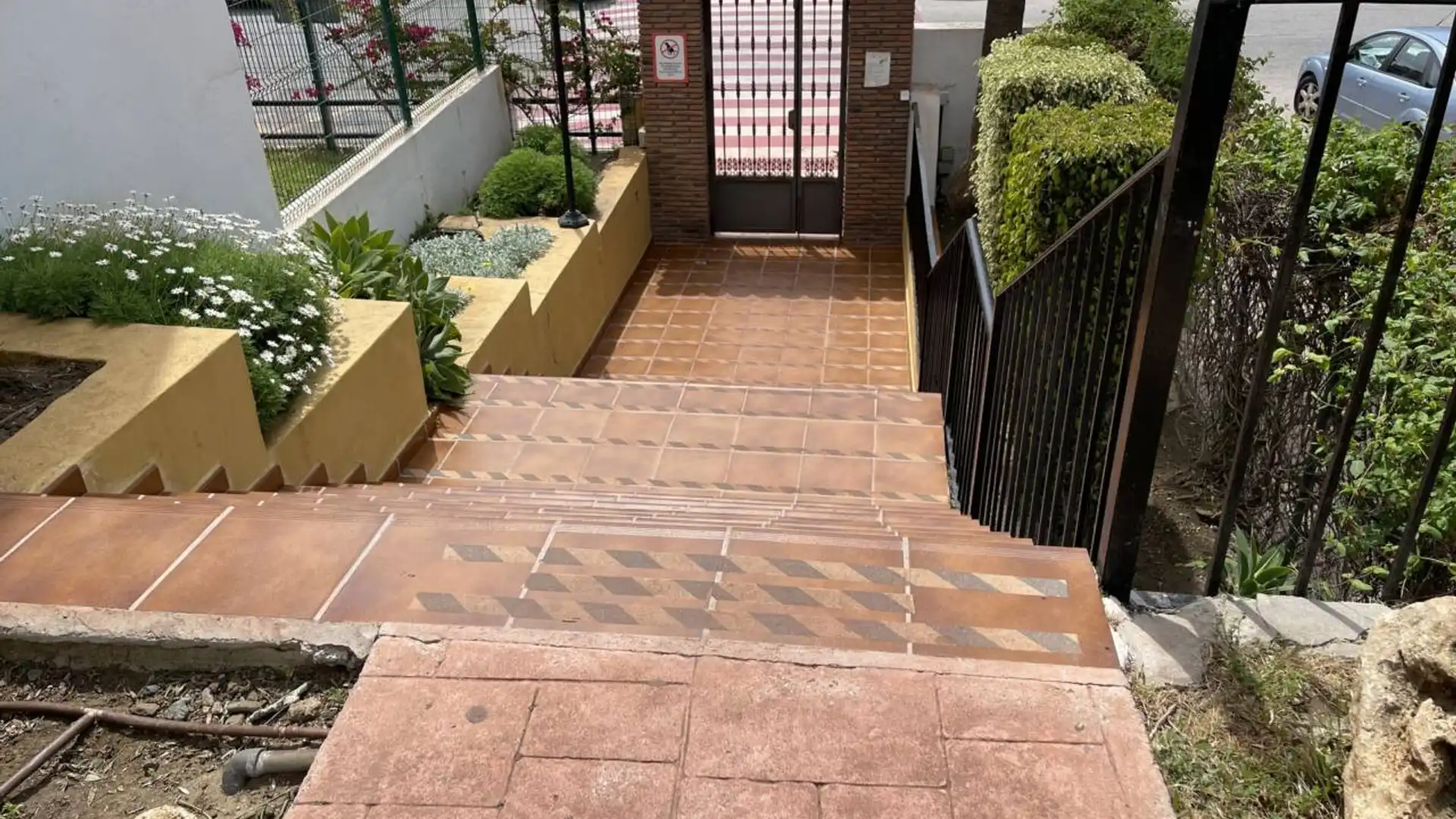 Altura piso 3º, piso superficie total 85 m², superficie útil 72 m², habitaciones dobles: 2, 1 baño, adaptado a personas - foto 4