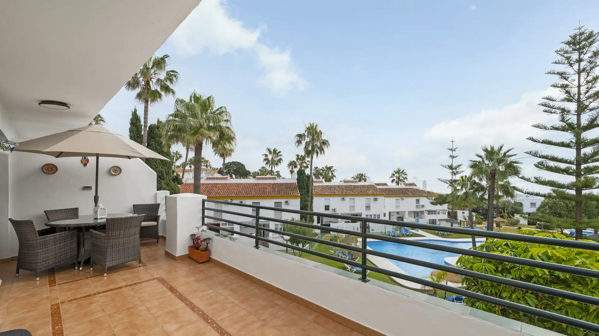 Este apartamento, cuidadosamente presentado, se encuentra en la codiciada zona de Marina del Sol en Mijas Costa, Málaga, - foto 3