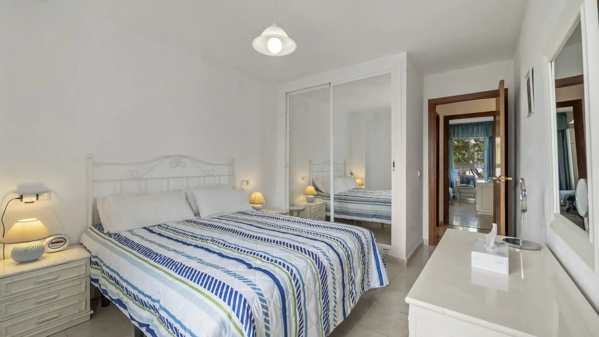 Este apartamento, cuidadosamente presentado, se encuentra en la codiciada zona de Marina del Sol en Mijas Costa, Málaga, - foto 6