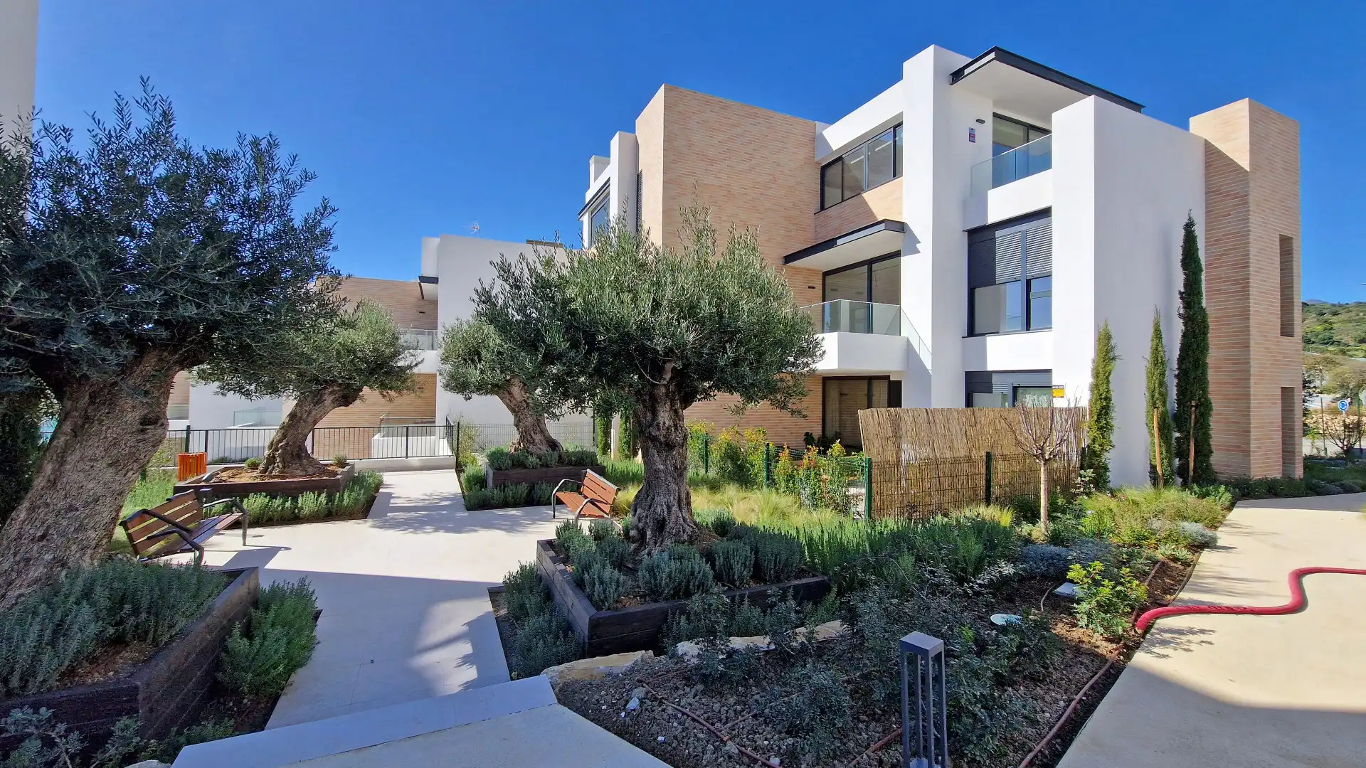 Fantástico apartamento de 3 dormitorios a estrenar, en planta baja en el complejo recién construido en Residencial Senda - foto 1