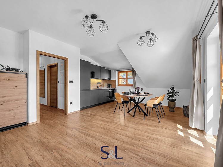 Prodej bytu 2+kk 62 m² (Podkrovní) - foto 4
