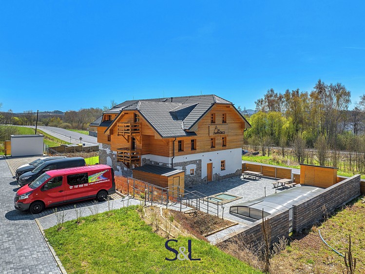 Prodej bytu 2+kk 62 m² (Podkrovní) - foto 2