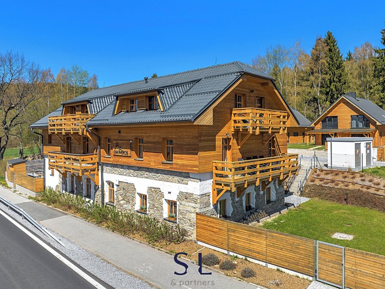 Prodej bytu 2+kk 62 m² (Podkrovní) - foto 1