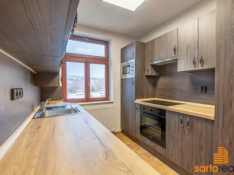 Prodej bytu atypické 77 m² (Podkrovní) - foto 2
