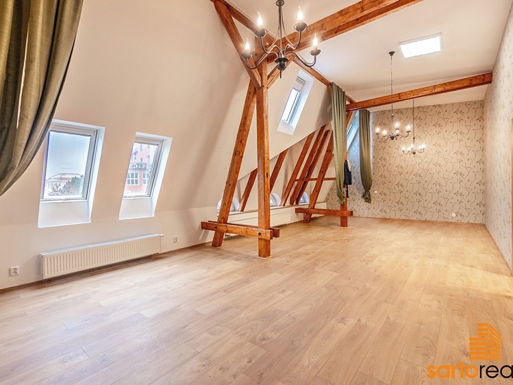 Prodej bytu atypické 77 m² (Podkrovní) - foto 1