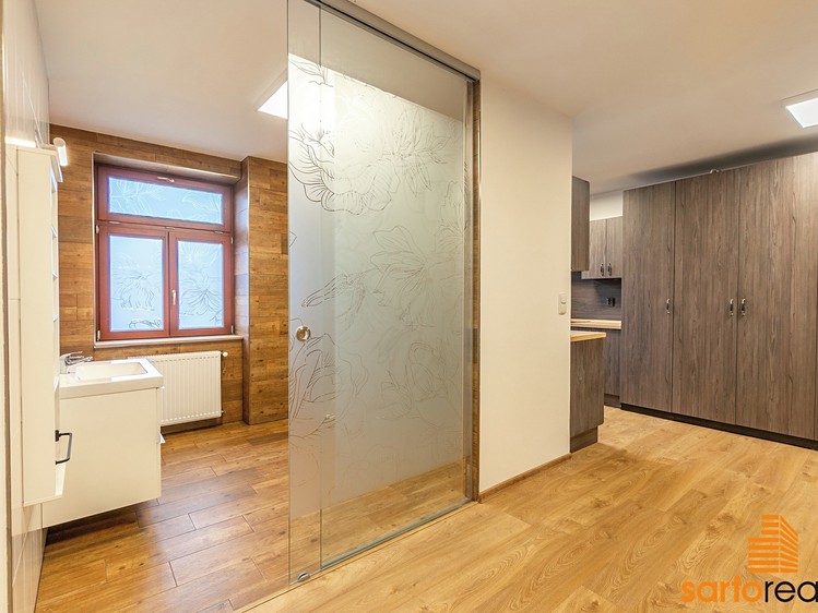 Prodej bytu atypické 77 m² (Podkrovní) - foto 7