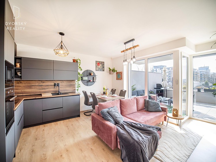 Prodej bytu 3+kk 74 m² - foto 1
