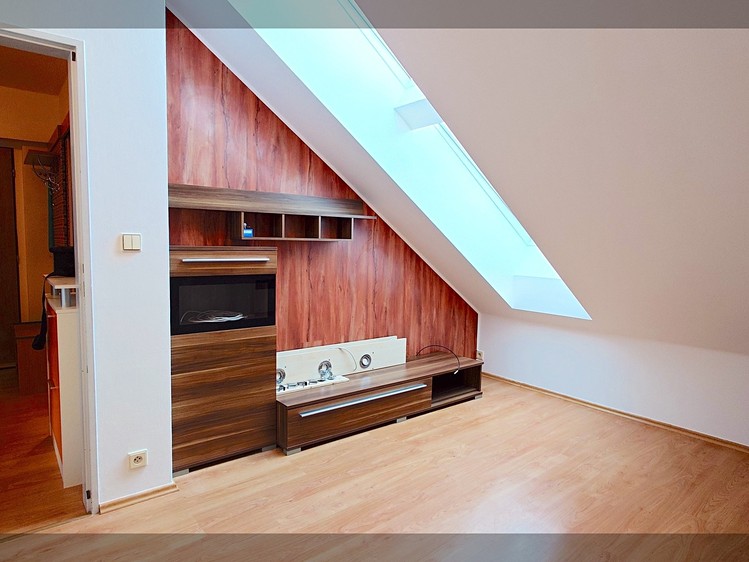 Prodej bytu 2+kk 61 m² (Podkrovní) - foto 6