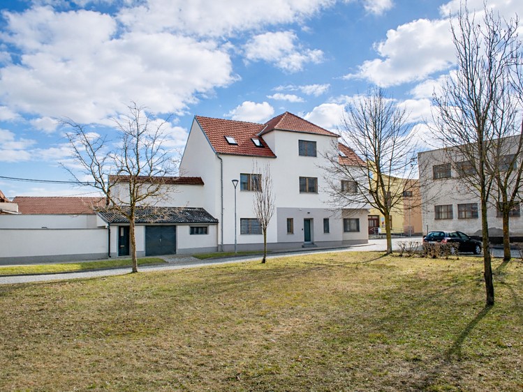 Prodej bytu 5+kk 96 m² (Jednopodlažní) - foto 3