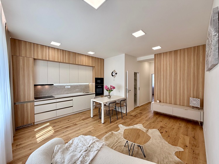Prodej bytu 4+kk 72 m² (Jednopodlažní) - foto 1
