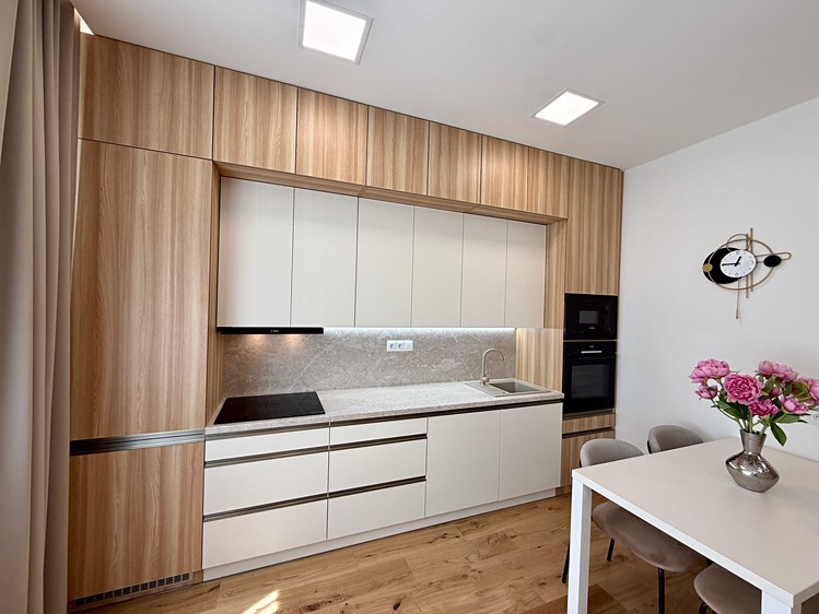 Prodej bytu 4+kk 72 m² (Jednopodlažní) - foto 2