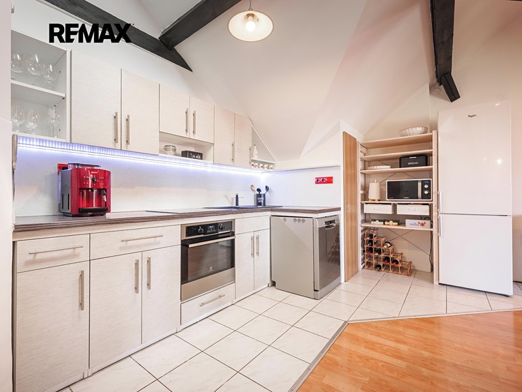 Prodej bytu 4+kk 111 m² (Podkrovní) - foto 3