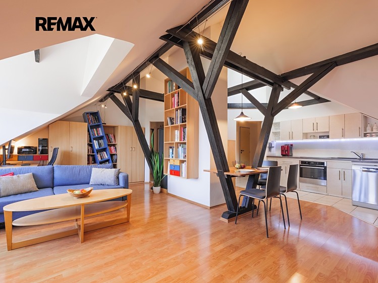 Prodej bytu 4+kk 111 m² (Podkrovní) - foto 1