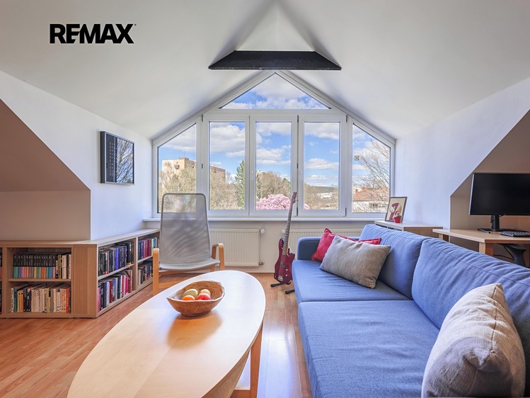 Prodej bytu 4+kk 111 m² (Podkrovní) - foto 2