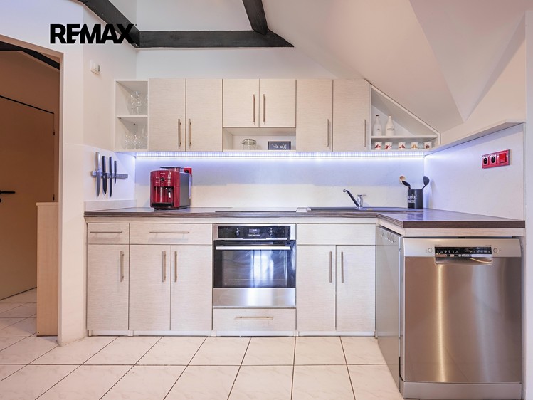 Prodej bytu 4+kk 111 m² (Podkrovní) - foto 7