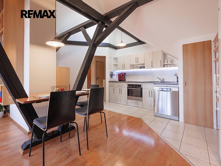 Prodej bytu 4+kk 111 m² (Podkrovní) - foto 6