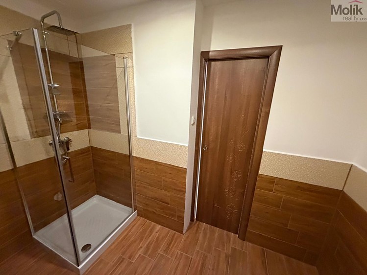 Prodej bytu 4+1 109 m² (Mezonet) - foto 1
