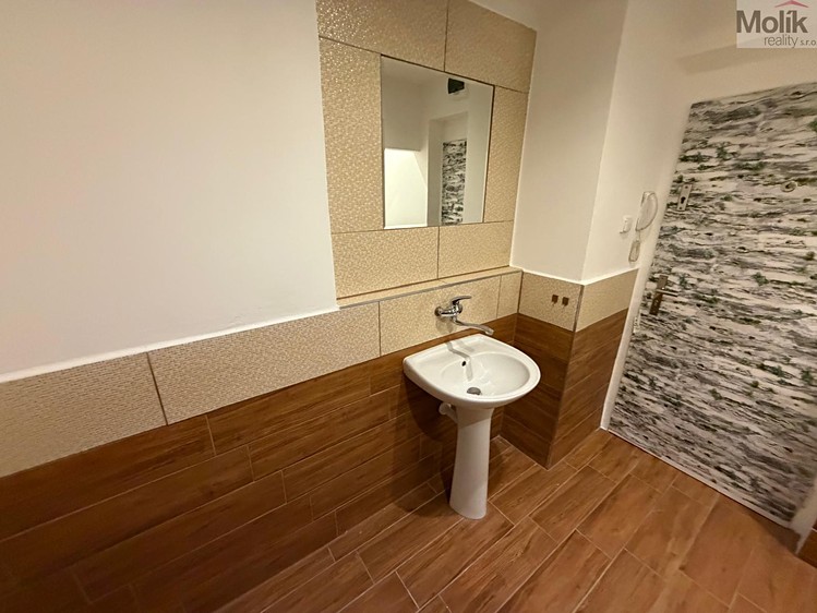 Prodej bytu 4+1 109 m² (Mezonet) - foto 3