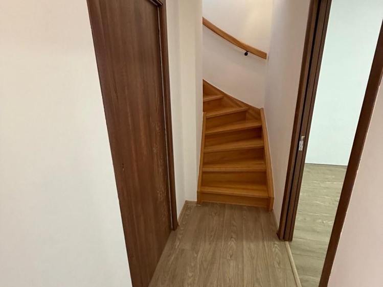 Prodej bytu 4+1 109 m² (Mezonet) - foto 8