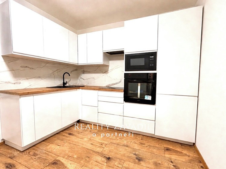 Prodej bytu 2+1 64 m² (Podkrovní) - foto 2