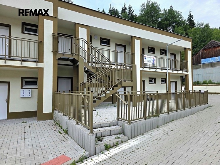 Prodej bytu 1+kk 27 m² - foto 1