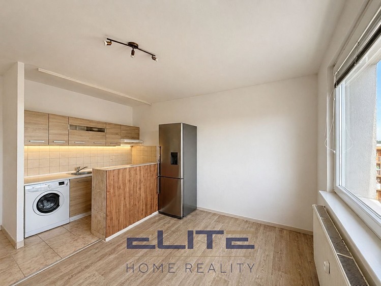Prodej bytu 2+kk 43 m² (Podkrovní) - foto 2