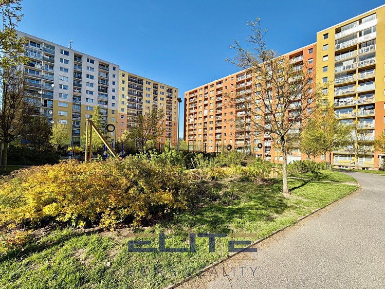 Prodej bytu 2+kk 43 m² (Podkrovní) - foto 1