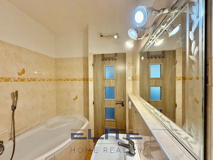 Prodej bytu 2+kk 43 m² (Podkrovní) - foto 5