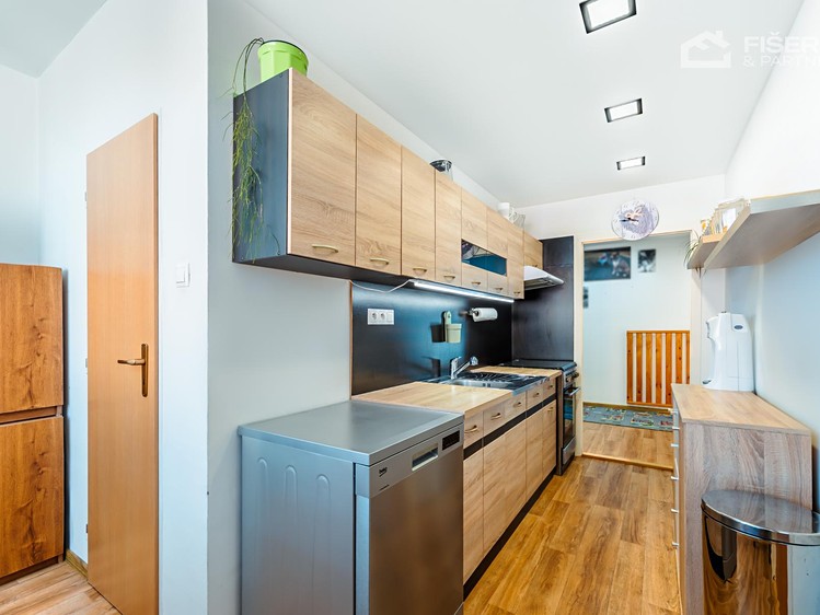 Prodej bytu 4+1 80 m² (Jednopodlažní) - foto 4