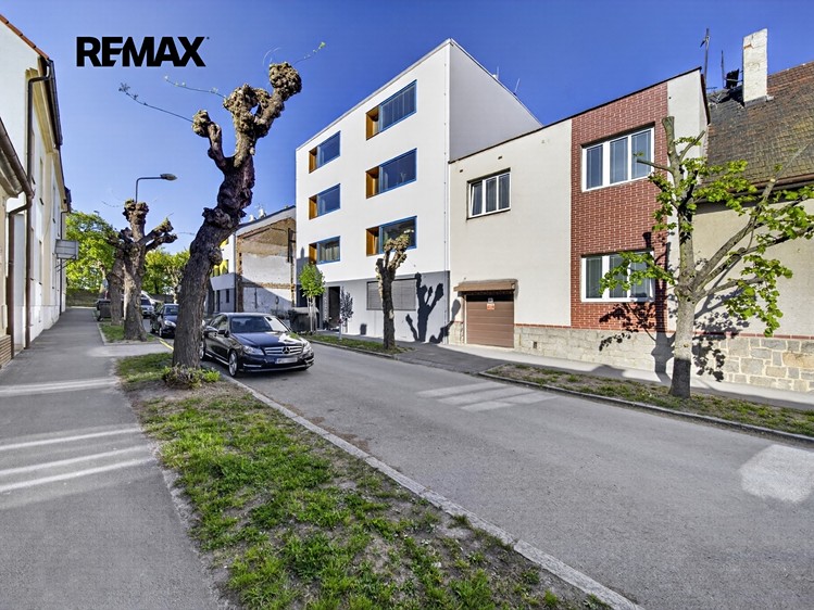 Prodej bytu 2+kk 57 m² (Jednopodlažní) - foto 1