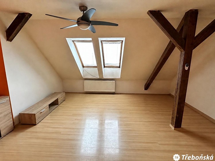 Prodej bytu 3+1 96 m² (Podkrovní) - foto 4