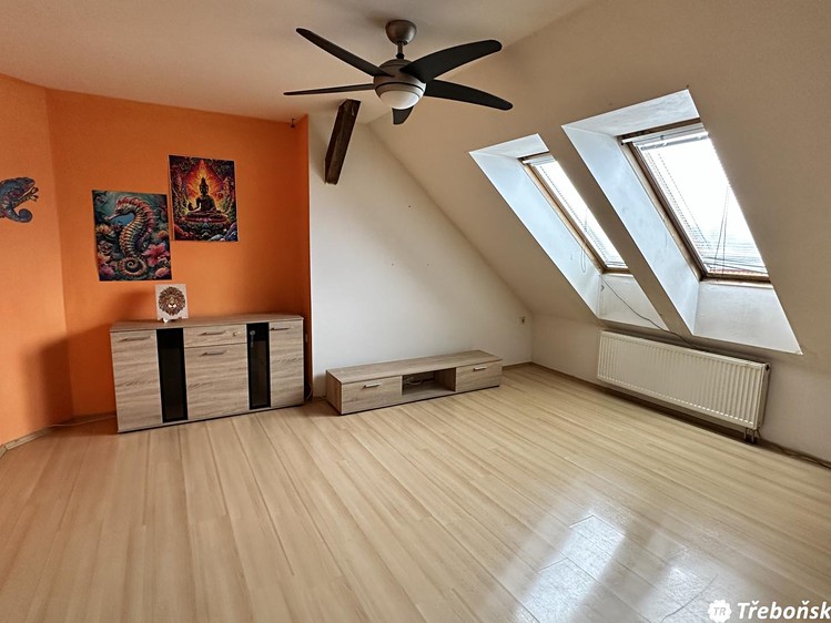 Prodej bytu 3+1 96 m² (Podkrovní) - foto 2