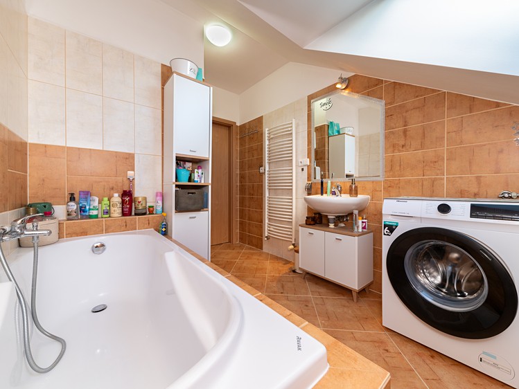 Prodej bytu 2+kk 56 m² (Podkrovní) - foto 8